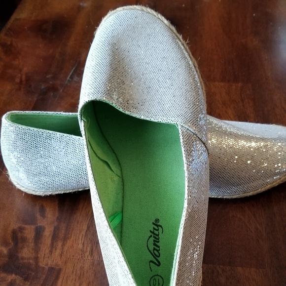 Vanity Shoes - Vanity silver sparkly shoes